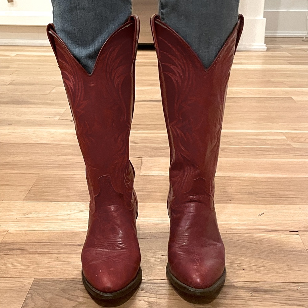 Red Laredo cowboy boots / size 6 M